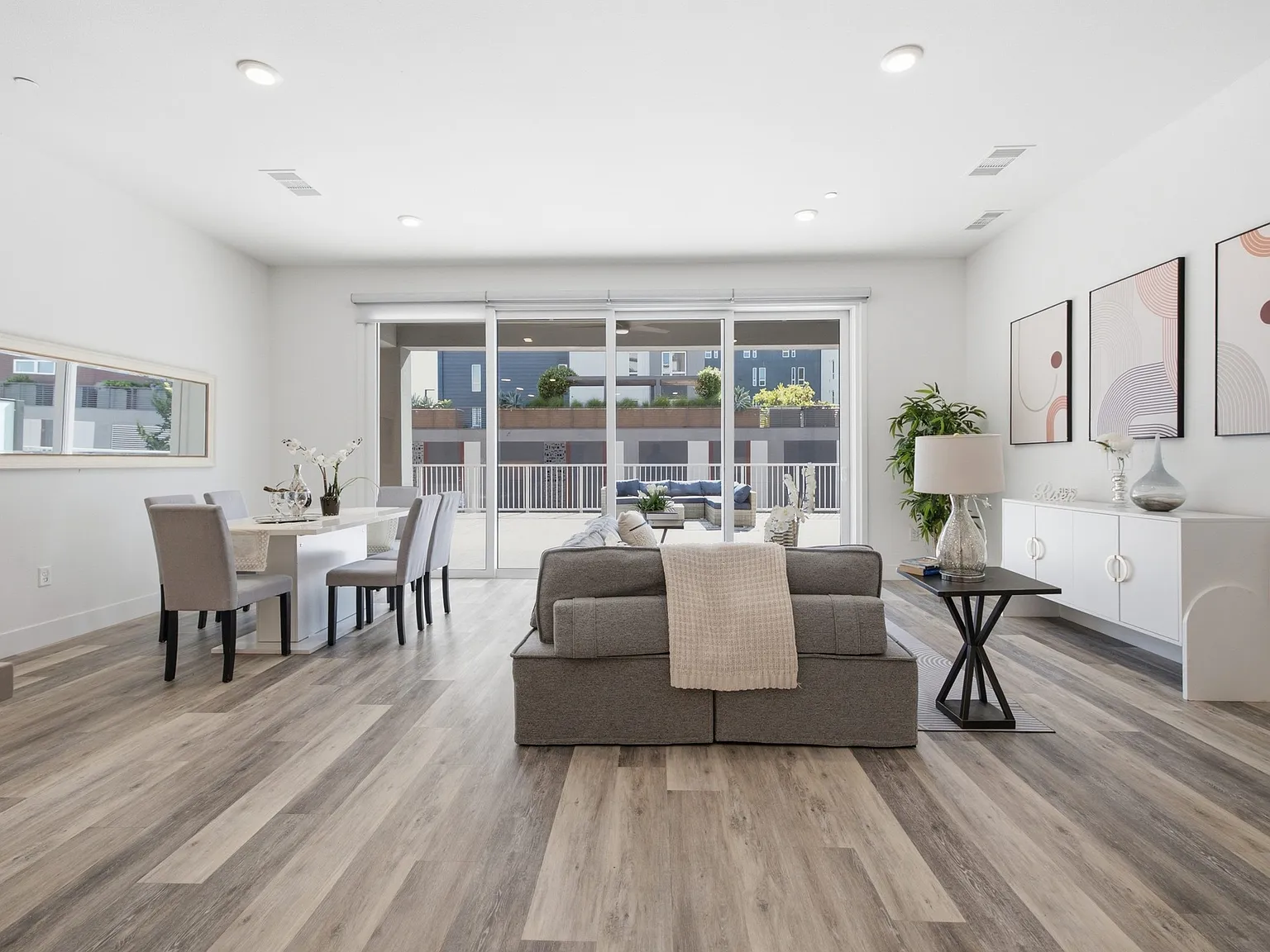 2 bed, 1688 sqft, $4,700 — Photo 4