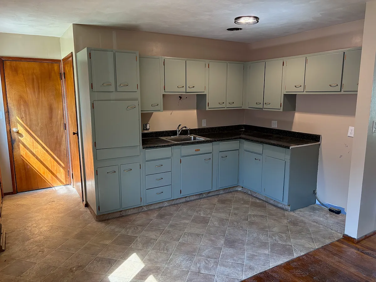 Building Photo - 476 Laurel Dr