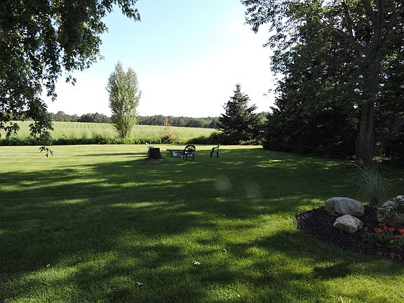 Lg, spacious, flat back yard