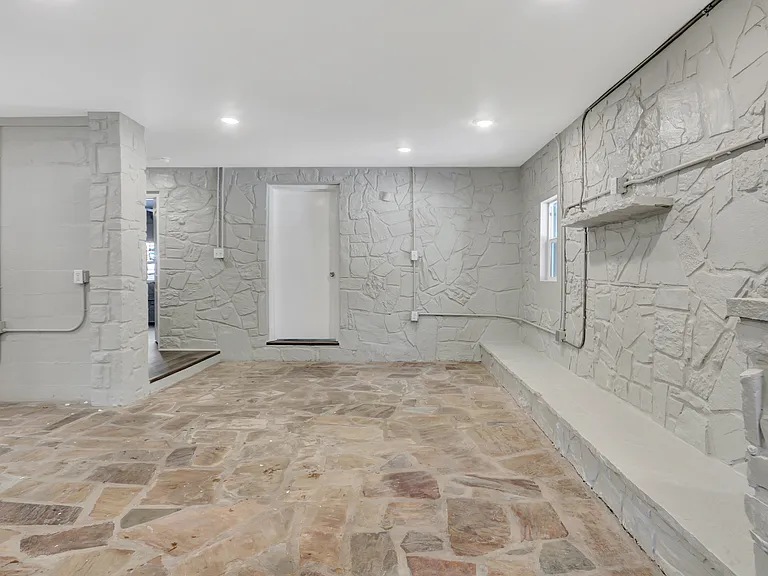 2751 Malvern Ave — Photo 14