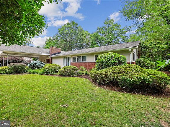 2nd image of 3609 Pinetree Ter
