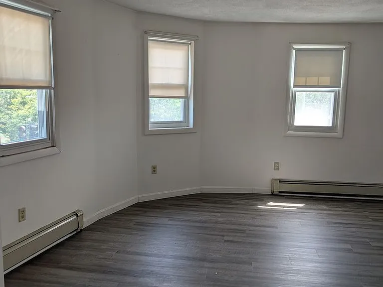 567-569 Somerville Avenue & 2/4 Beech Street — Photo 11