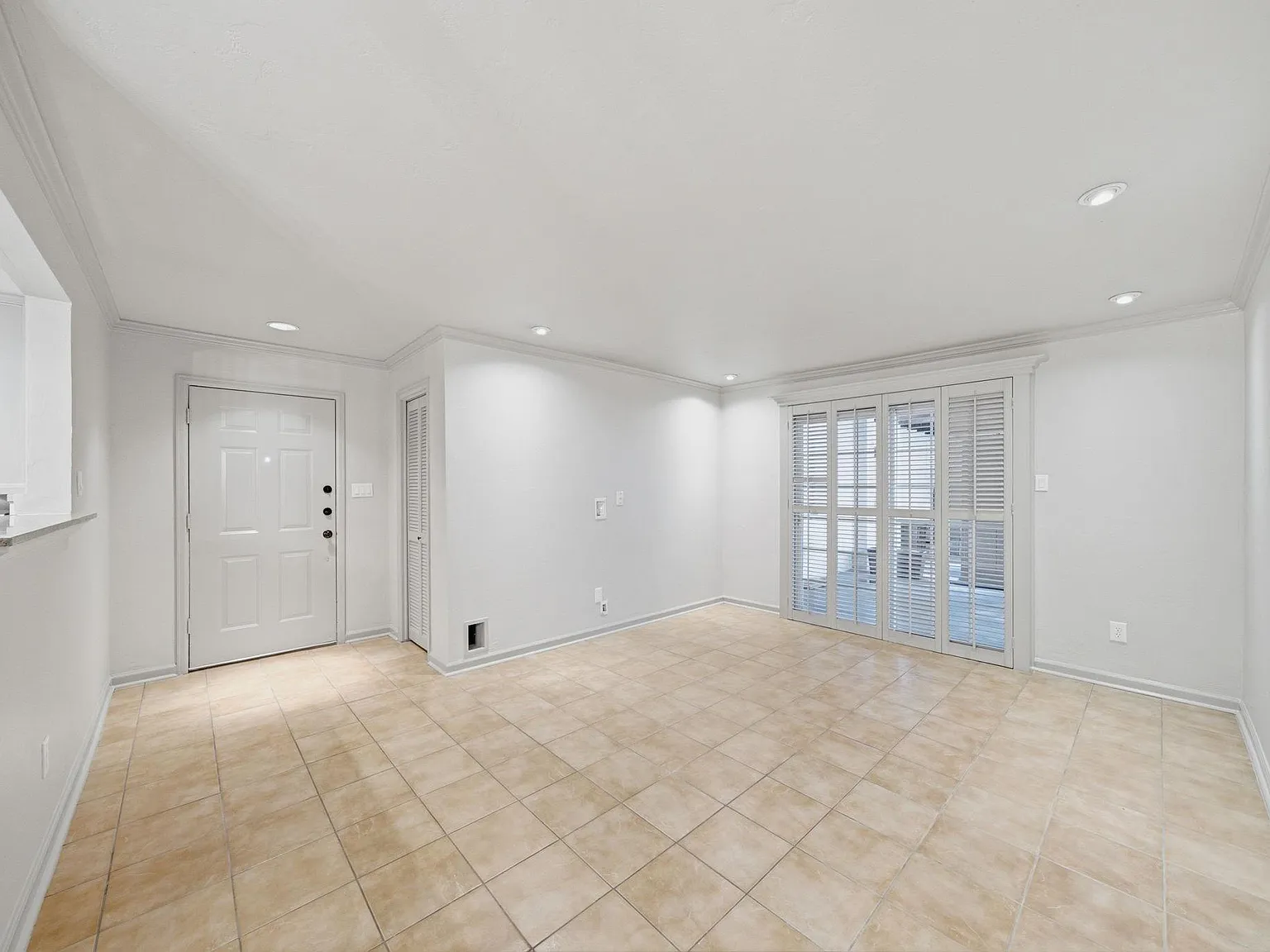 1 bed, 1.0 bath, 728 sqft, $1,250 — Photo 1