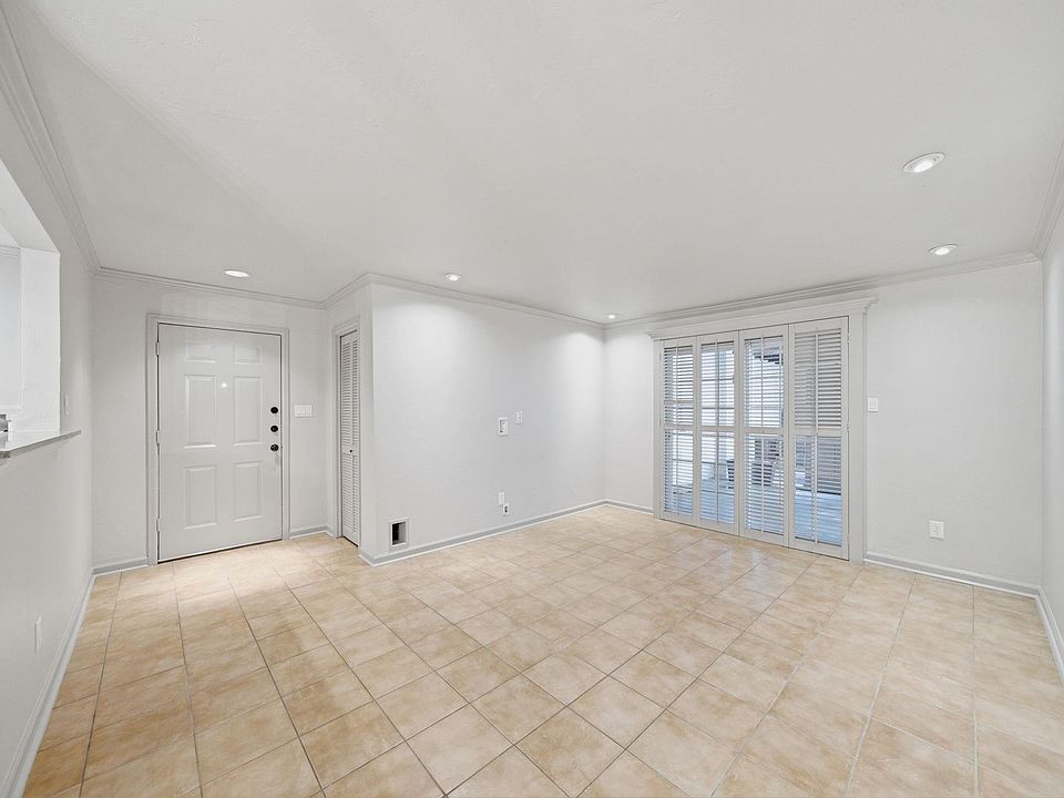 1st image of 2744 Briarhurst Dr APT 51