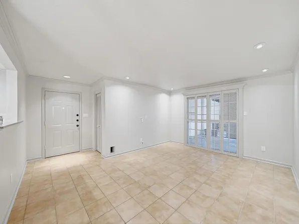 2744 Briarhurst Dr APT 51, Houston, TX 77057