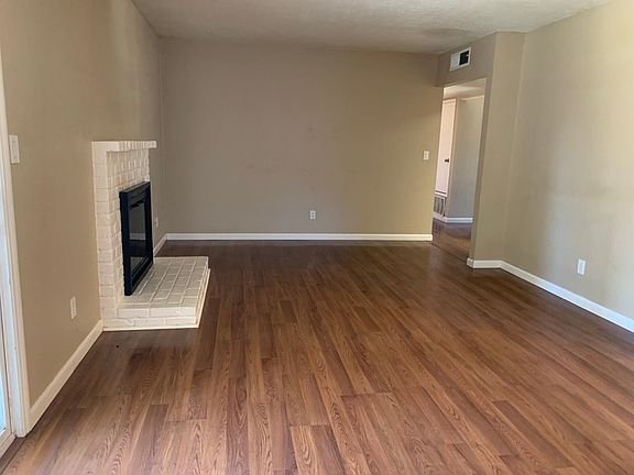 3rd image of 1423 W Dorothea Ave