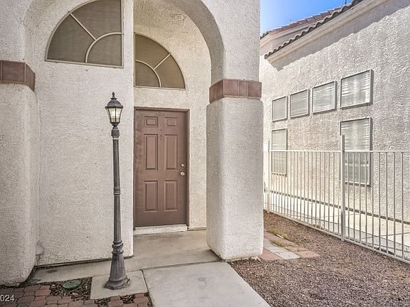 4th image of 1729 Sierra Valley Way