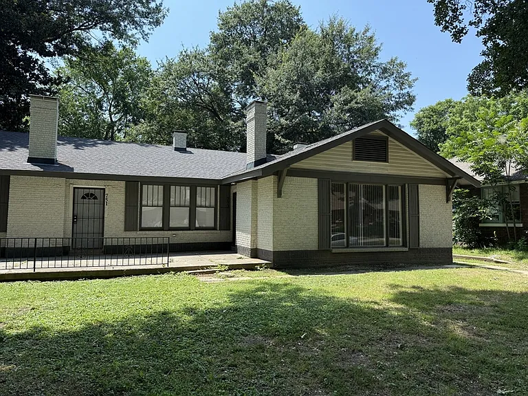 753 N Evergreen St — Photo 3