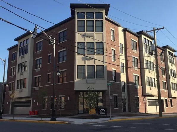 240 Walker Street 1B image 3 of 7
