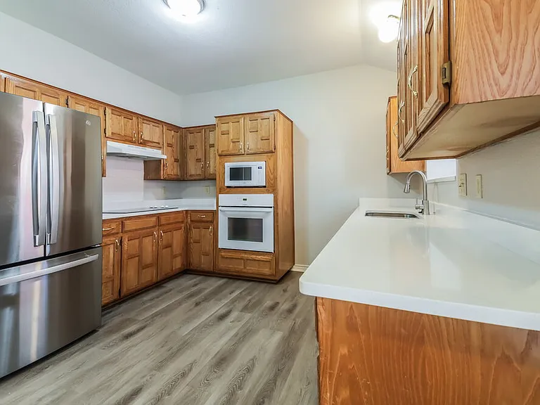 7605 Colfax Dr — Photo 10