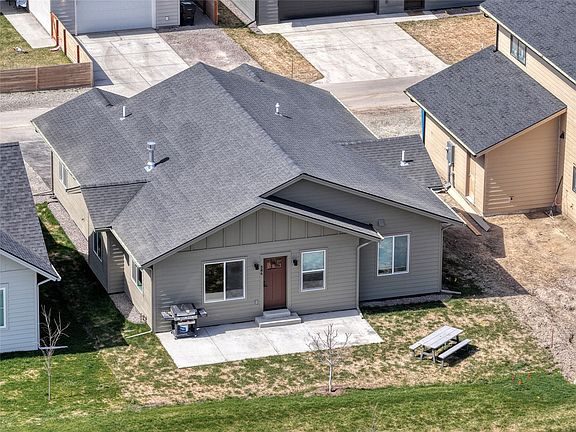 3rd image of 586 Stillwater Rd