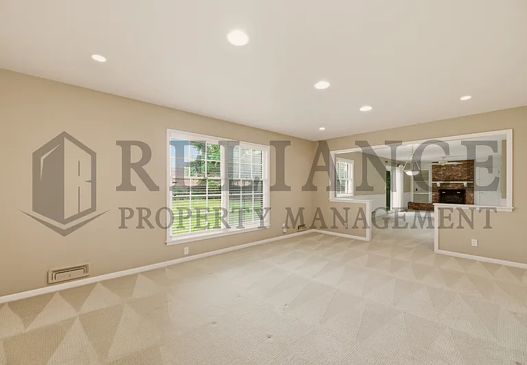 6517 E Elm St — Photo 10