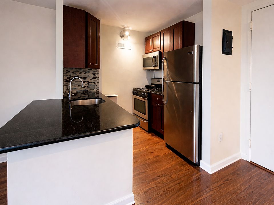 1st image of 829 Greenwood Ave APT 7T