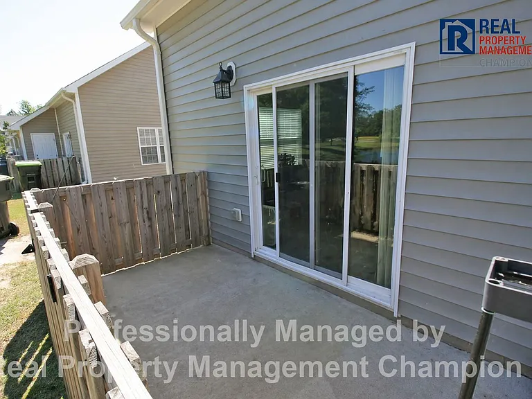 148 Lincoln Place Cir — Photo 17