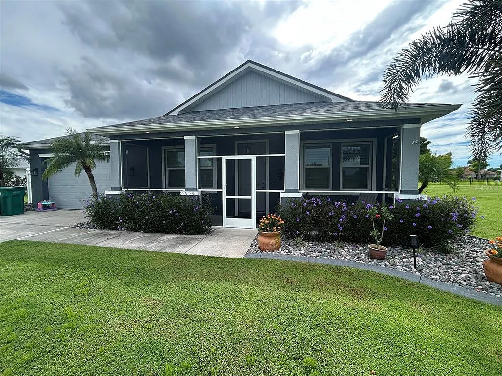 3 bed, 2.0 bath, 2195 sqft, $2,900 — Photo 3