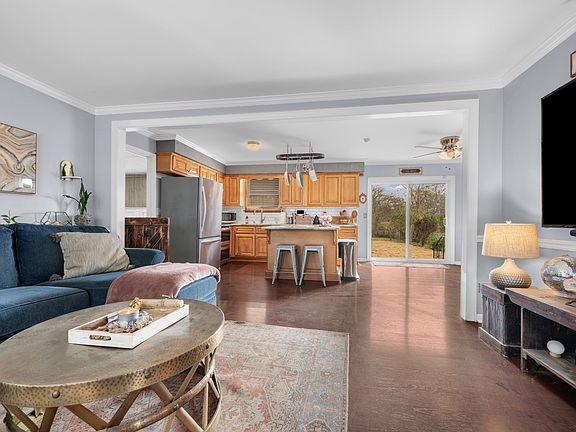 4th image of 3107 Larkspur Dr
