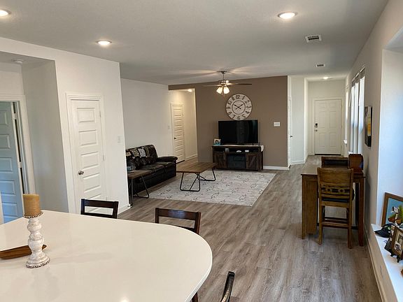 3rd image of 2808 Lolita Way