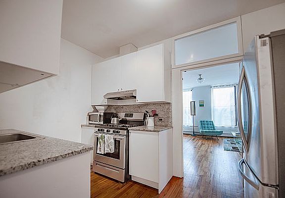 3rd image of 271 Columbia St APT 2