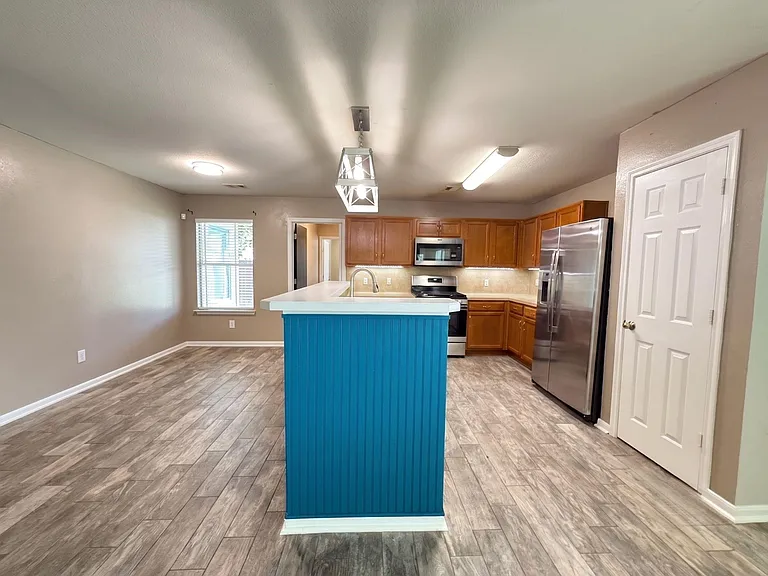 8102 Sanders Glen Ln — Photo 5