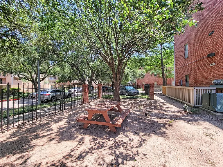 4041 Drake St #116 — Photo 28
