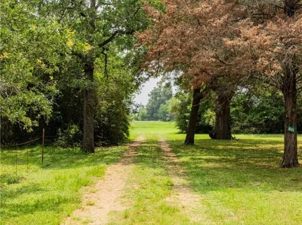 1040 Private Road 8007, Dime Box, TX 77853