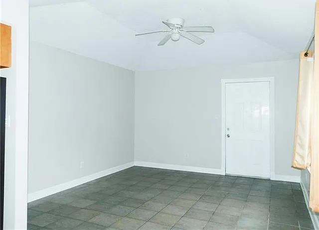 2 bed, 1.0 bath, 850 sqft, $1,250 — Photo 2