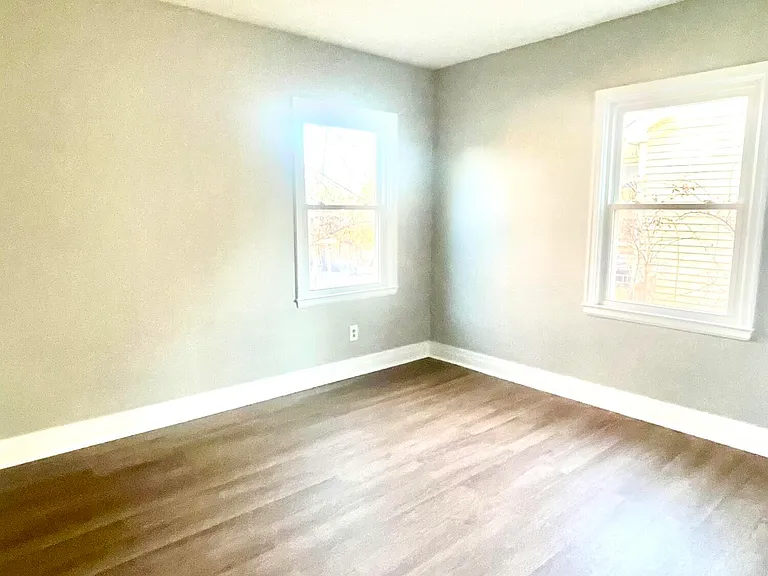 120 Clyde St — Photo 6