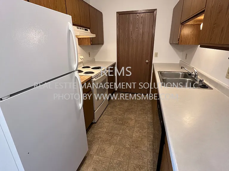 564 E Slifer St — Photo 12