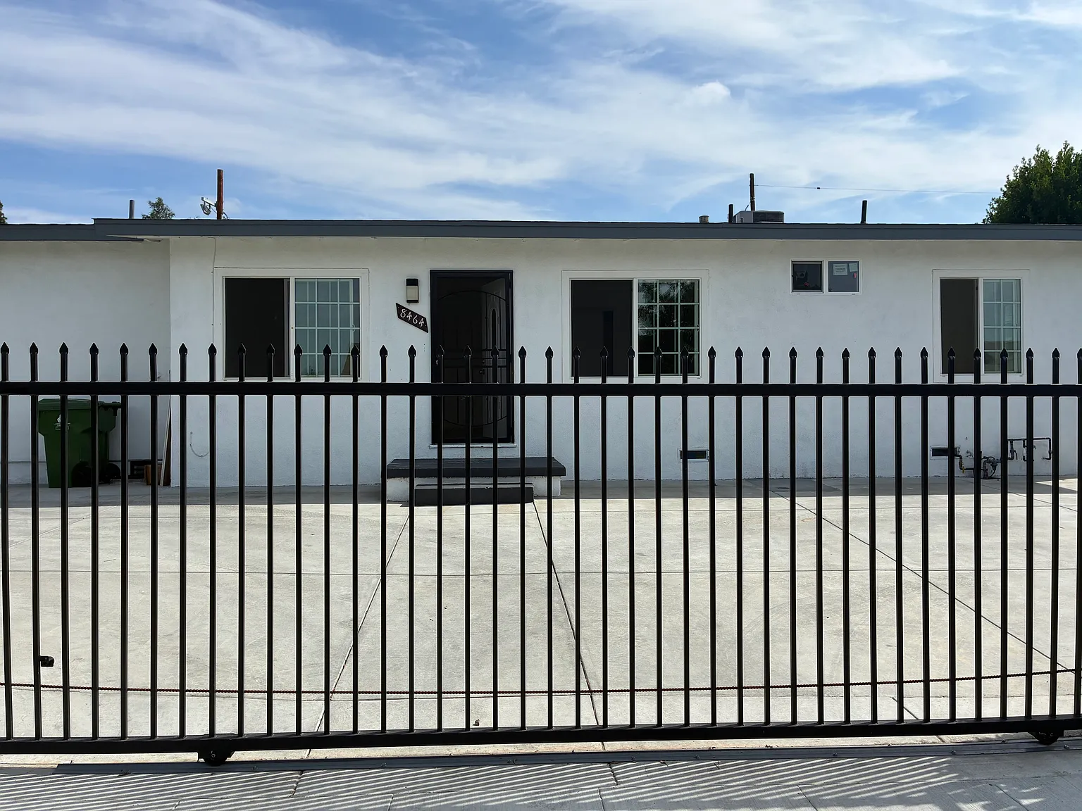 3 bed, 1040 sqft, $3,500 — Photo 1