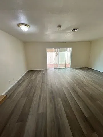 660 E Lee Pl — Photo 3