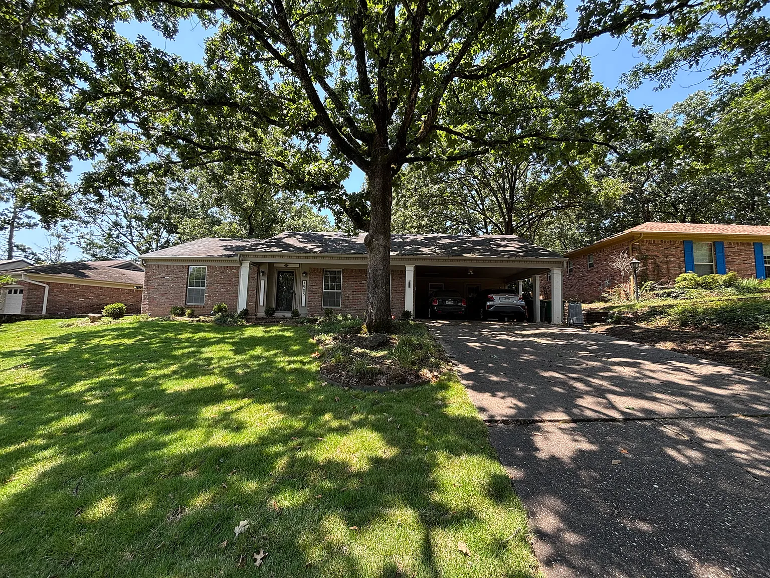 1905 Clapboard Hill Rd — Photo 2