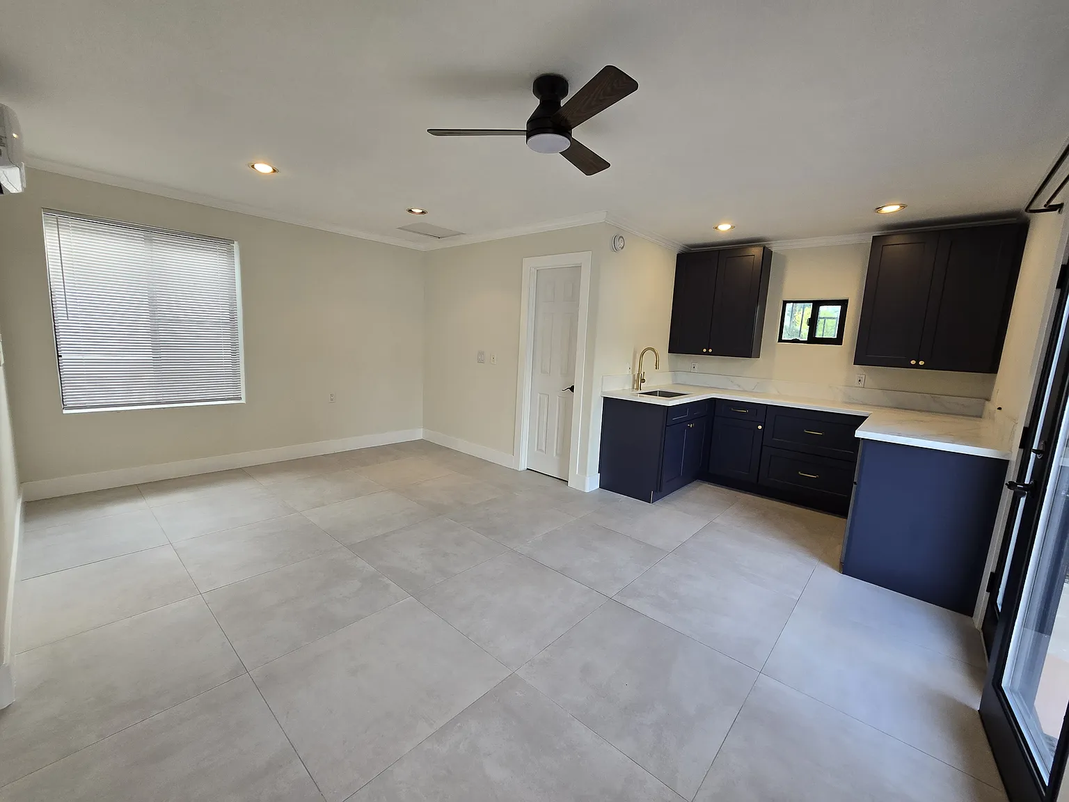 Studio, 350 sqft, $1,500 — Photo 3