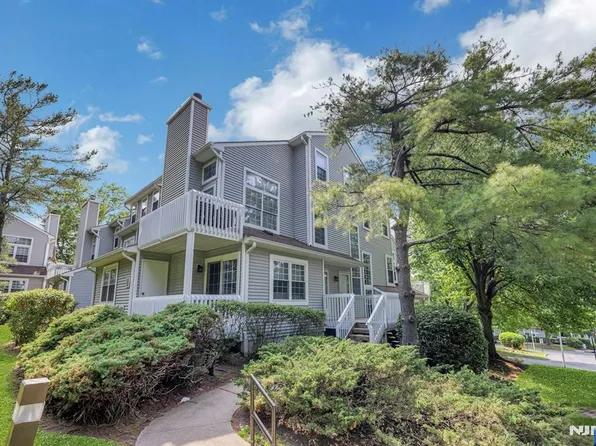 7 Eagles Notch Dr #4, Englewood, NJ 07631