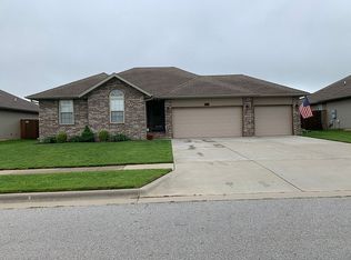 1077 S Canton Ave, Springfield, MO 65802