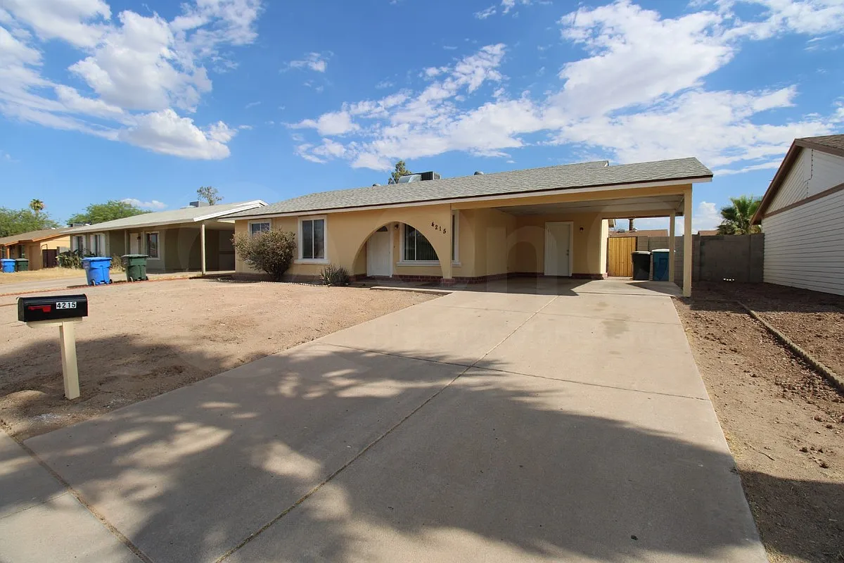 3 bed, 2.0 bath, 1250 sqft, $1,795 — Photo 2