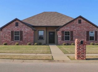 409 Hyde Park Dr, Chandler, TX 75758