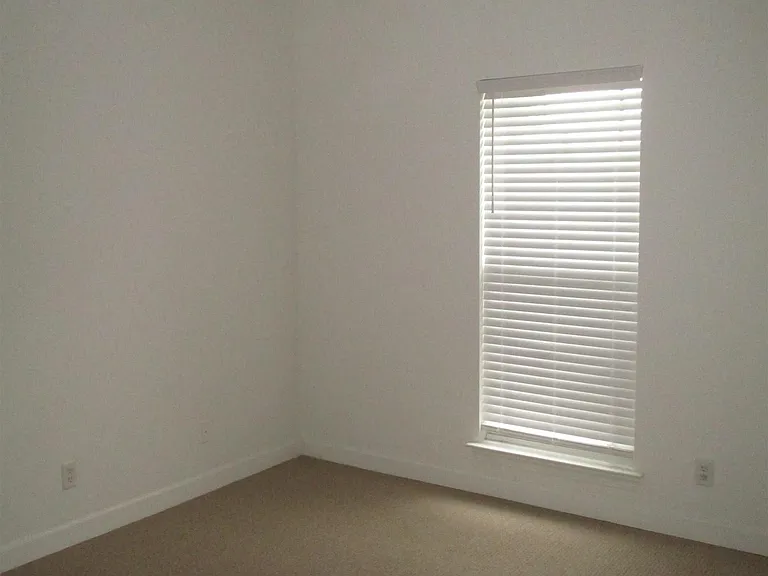 9153 Parliament Cir — Photo 24