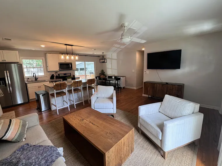4643 Darlene St — Photo 3