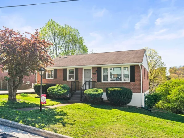 2204 Davis St, Staunton, VA 24401