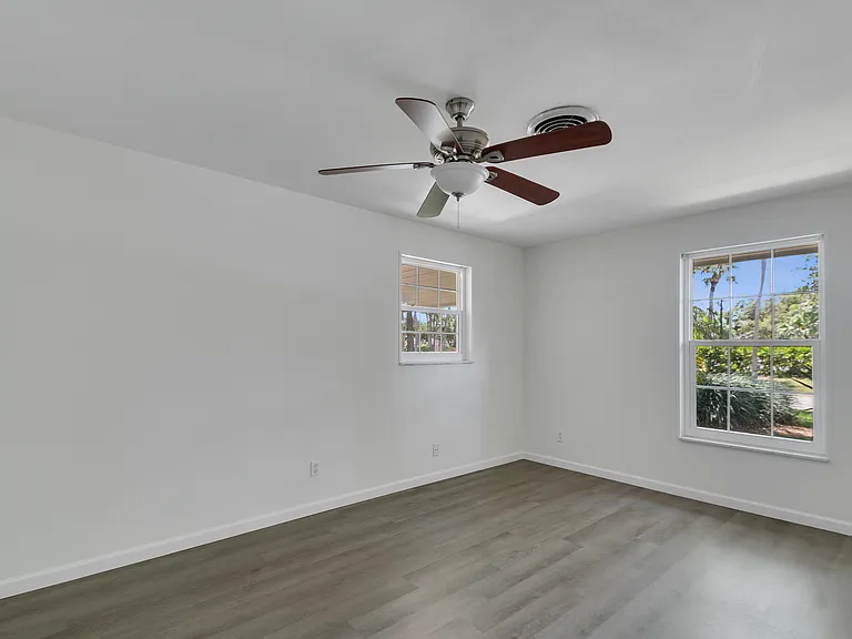 525 Iris Ln — Photo 19