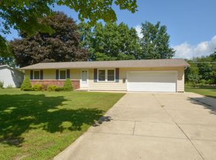 1216 Oakwood Dr, Sturgis, MI 49091