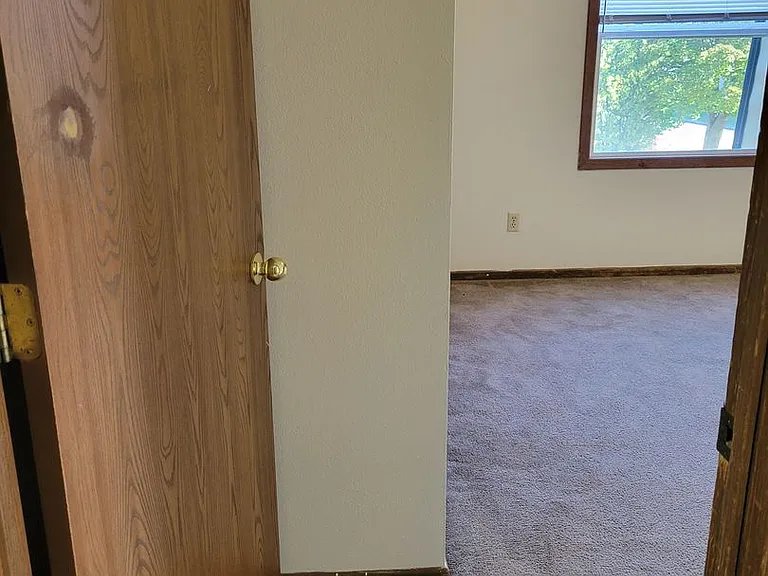 211 W Johnson St — Photo 17