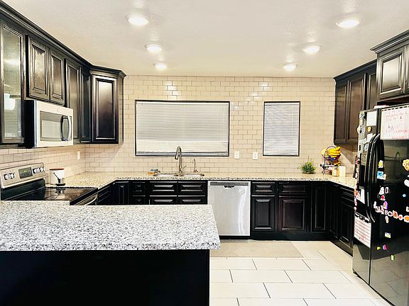 4th image of 3237 Heritage Estates Dr
