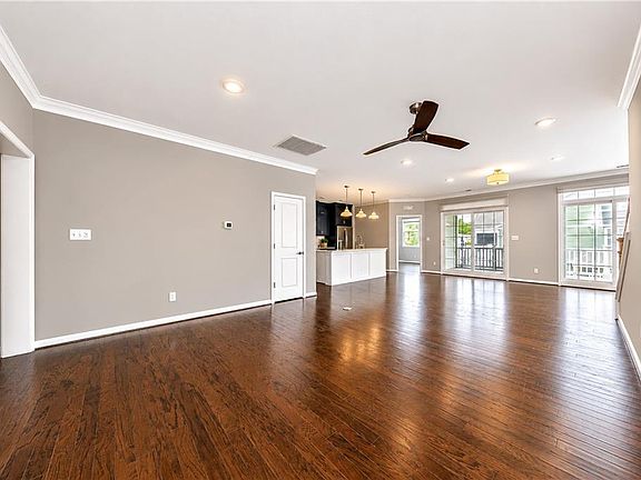 4th image of 3402 Queens Path