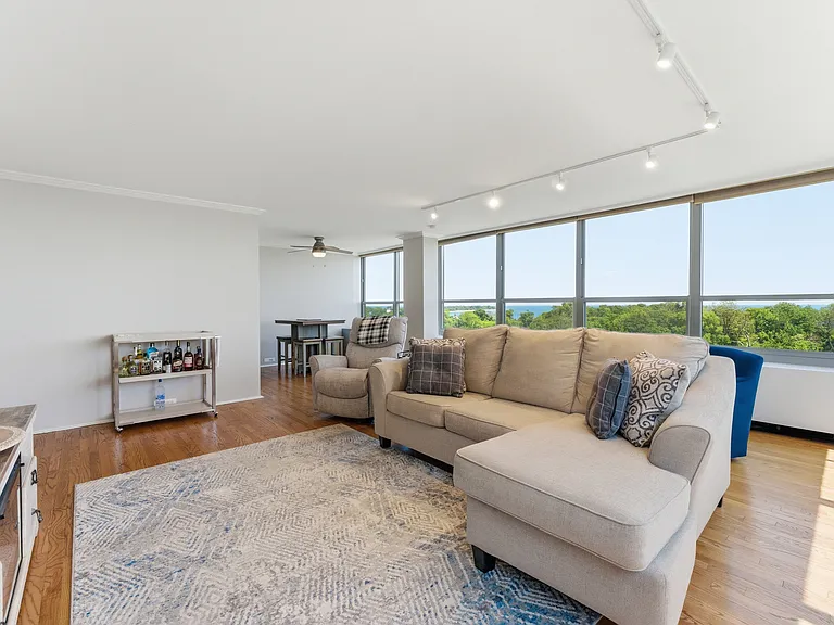 3550 N Lake Shore Dr #902 — Photo 8