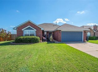 300 SW 40th St, Moore, OK 73160