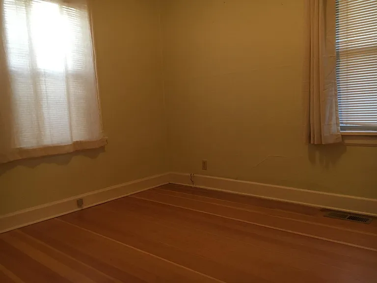 1005 N C St — Photo 8