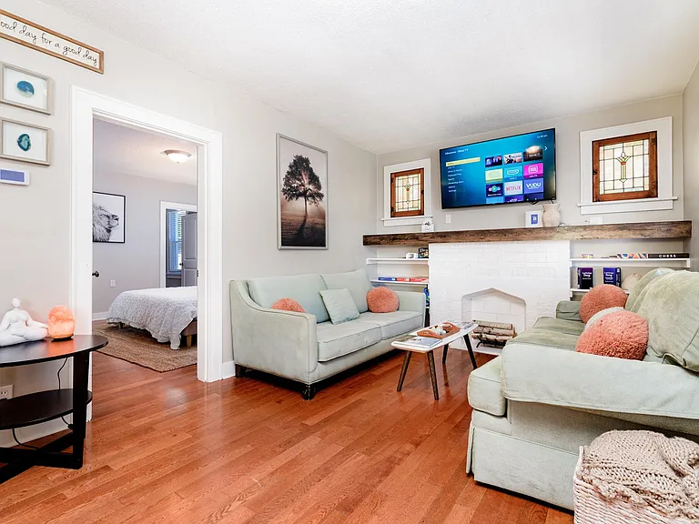 1509 W Clark St — Photo 6