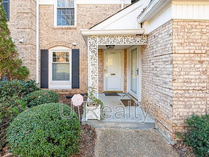 2 bed, 2.0 bath, 1200 sqft, $1,695 — Photo 2