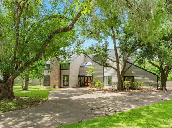 121 Catalpa St, Lake Jackson, TX 77566